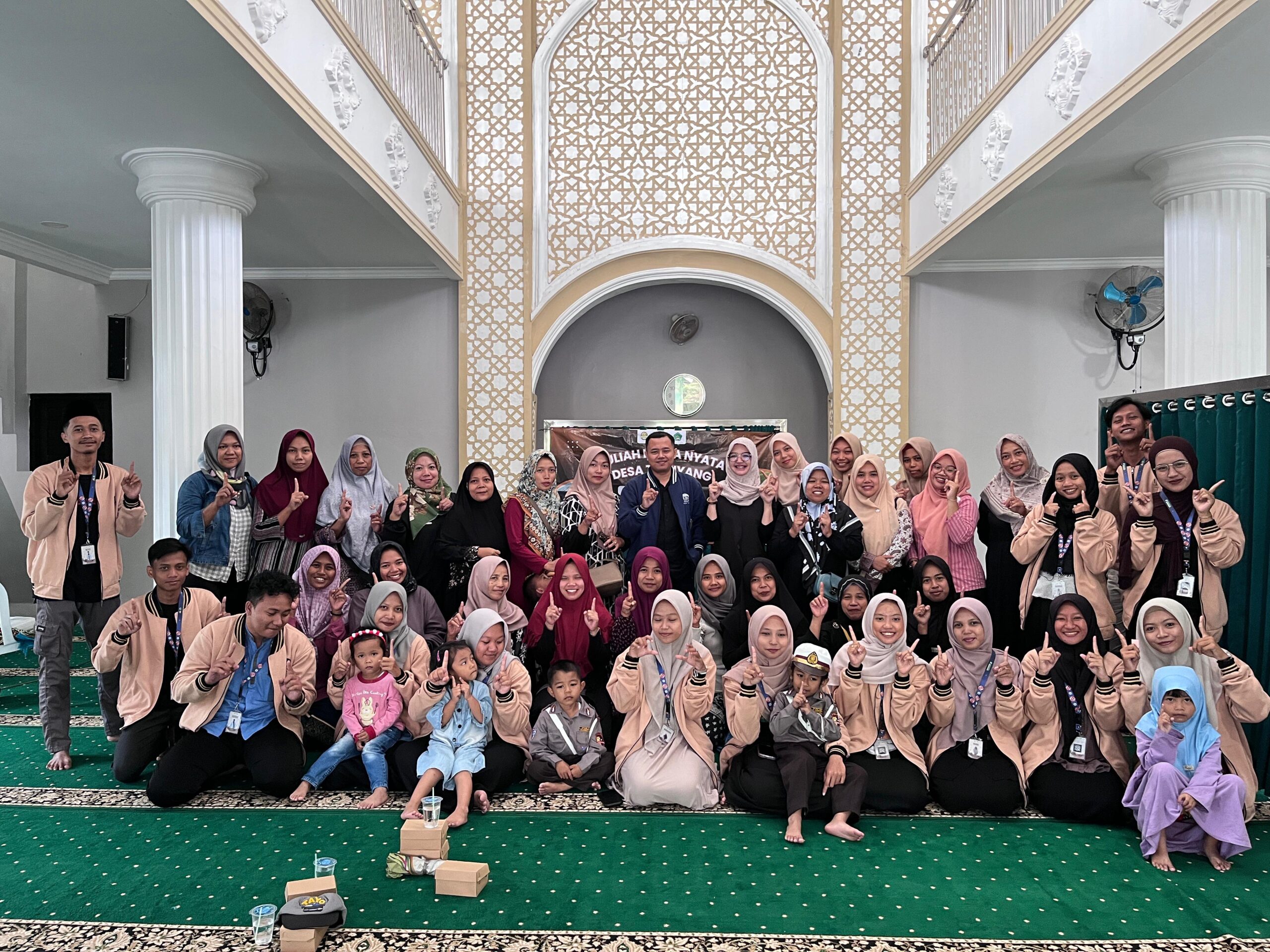 Mahasiswa KKN Gelar Seminar Parenting di Masjid At-Taqwa Mahasiswa KKN Gelar Seminar Parenting di Masjid At-Taqwa